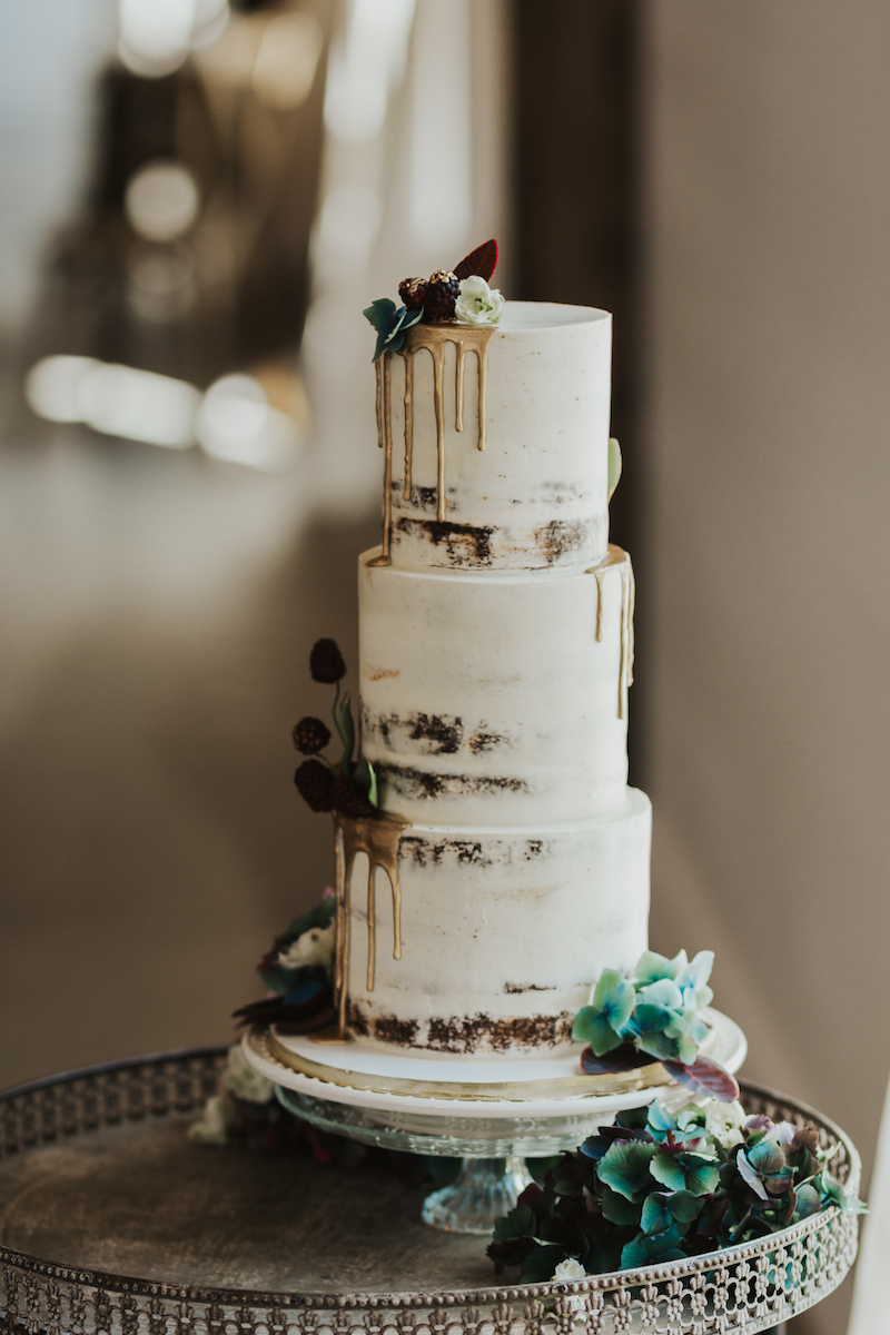 Rustic wedding cake